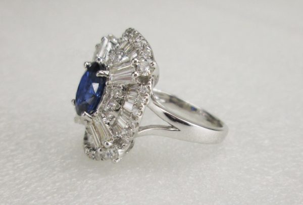 18 K white gold Ring with Diamond and Sapphire stone