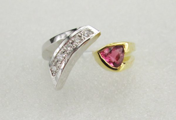 18K Yellow / White Gold Ring with stones